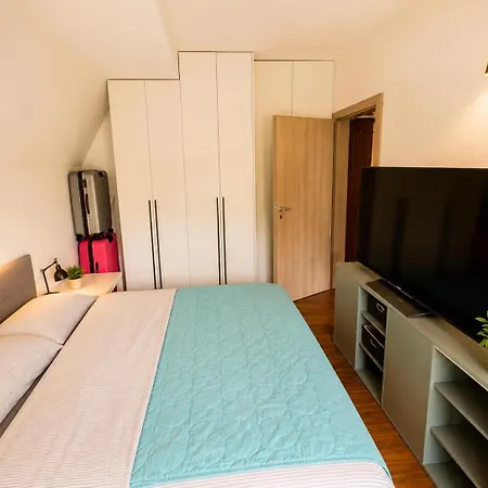 Center With Free Parking 300mbps Mountain View Sony Appartments #1 Скопье